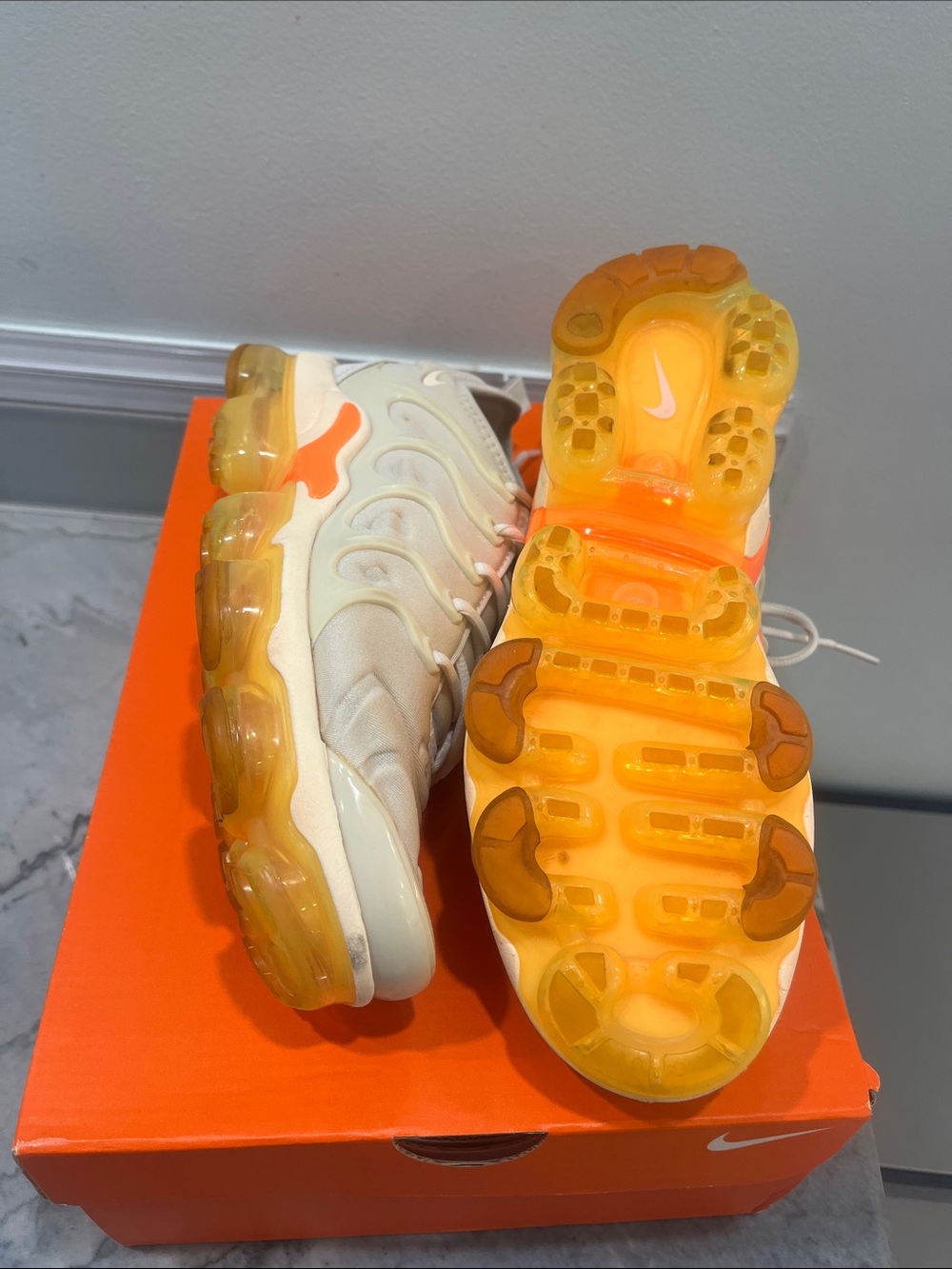 Nike Women's Sneakers Beige with Orange Accents - Picture 3 of 4